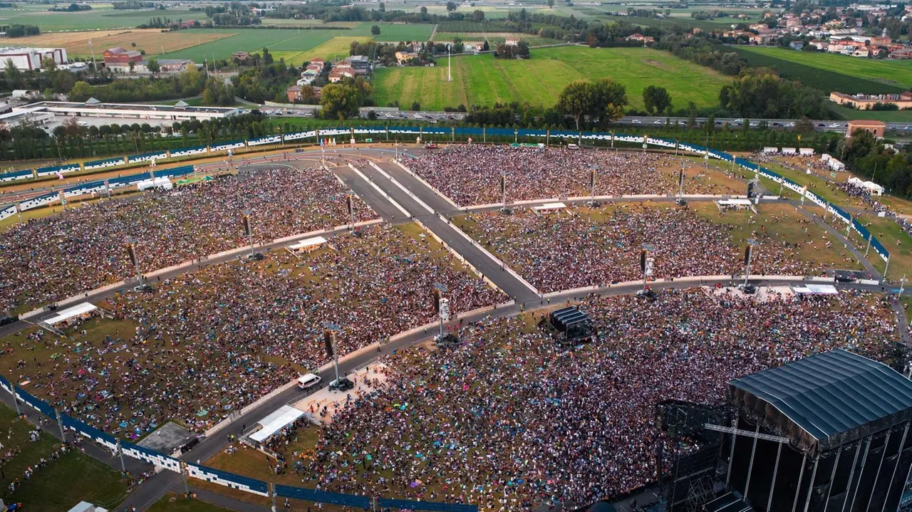 Harry Styles  <font face="Verdana, Arial, Helvetica, sans-serif" size="2">  Arena RCF Campovolo 2023</font>
